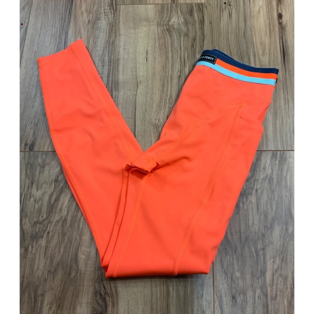 NWT Women's Savage Fenty  Lineup High-Waist Pocket Legging  Size: Small